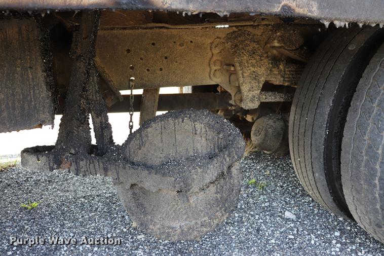 image for item ED9538 1988 Ford L9000 oil distributor truck