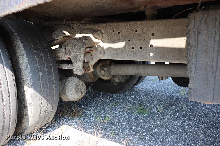 image for item ED9538 1988 Ford L9000 oil distributor truck