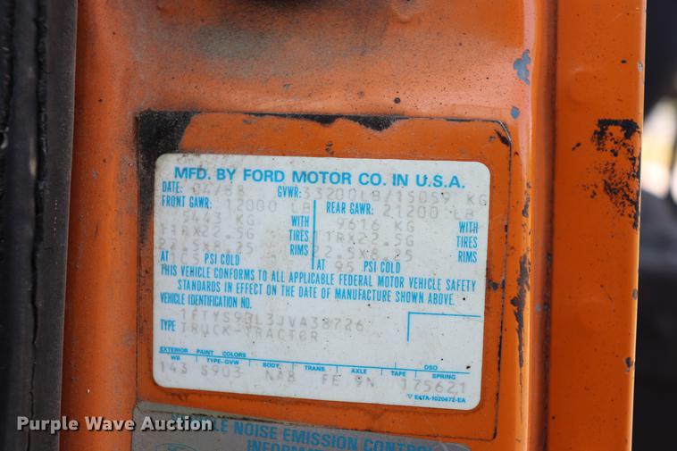 image for item ED9538 1988 Ford L9000 oil distributor truck