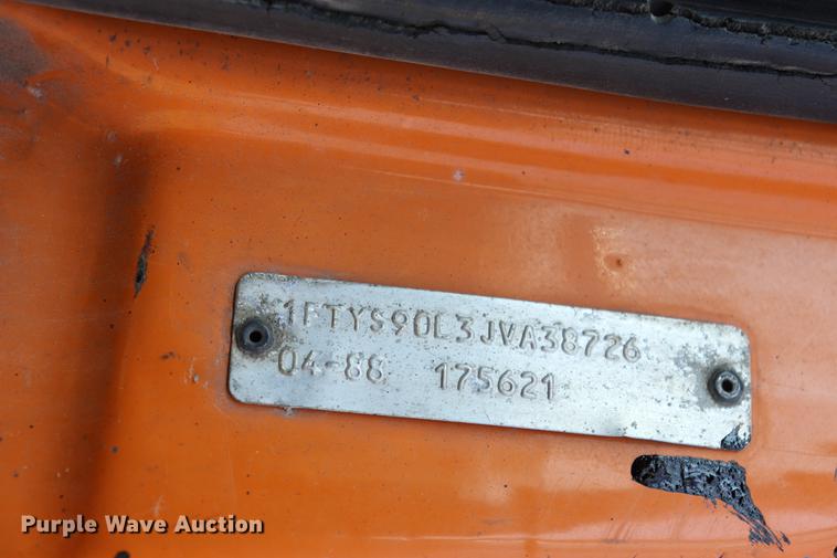 image for item ED9538 1988 Ford L9000 oil distributor truck