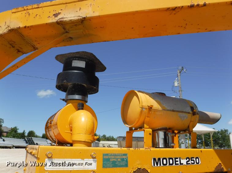 image for item K5897 1997 Brush Bandit 250XP chipper