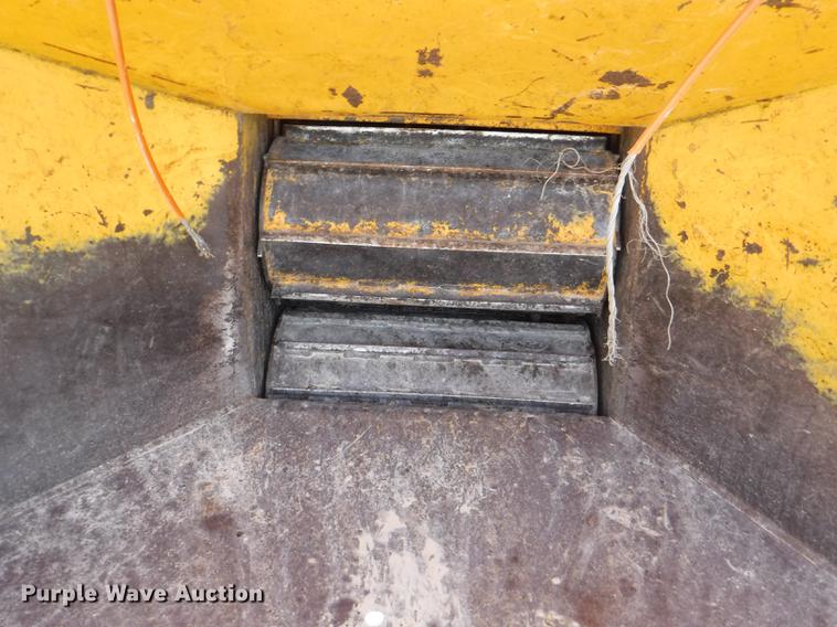 image for item K5897 1997 Brush Bandit 250XP chipper