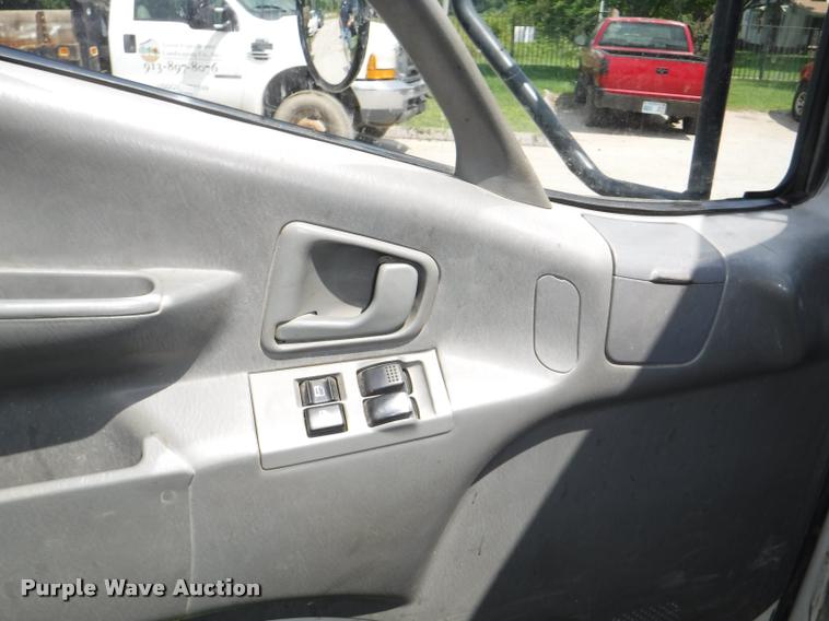 image for item K5911 2004 Mitsubishi Fuso FE640 flatbed truck