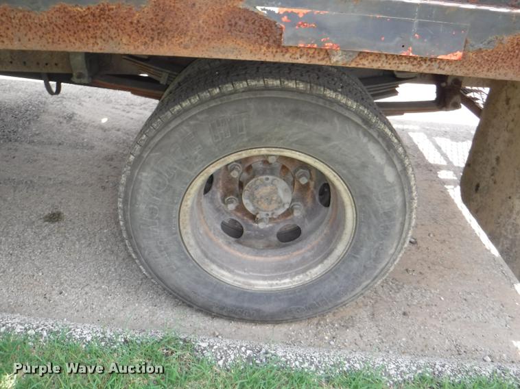 image for item K5911 2004 Mitsubishi Fuso FE640 flatbed truck