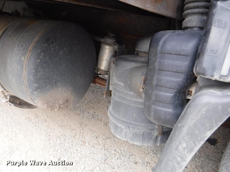 image for item K5911 2004 Mitsubishi Fuso FE640 flatbed truck