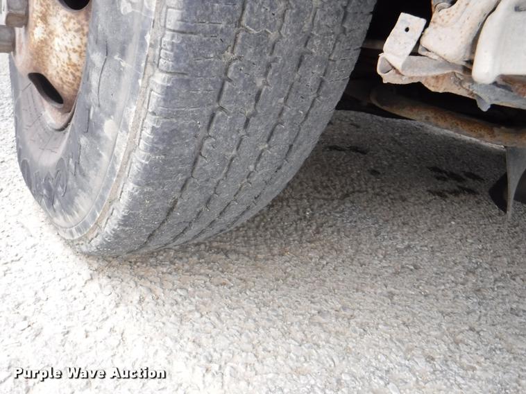 image for item K5911 2004 Mitsubishi Fuso FE640 flatbed truck