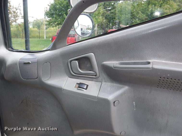 image for item K5911 2004 Mitsubishi Fuso FE640 flatbed truck