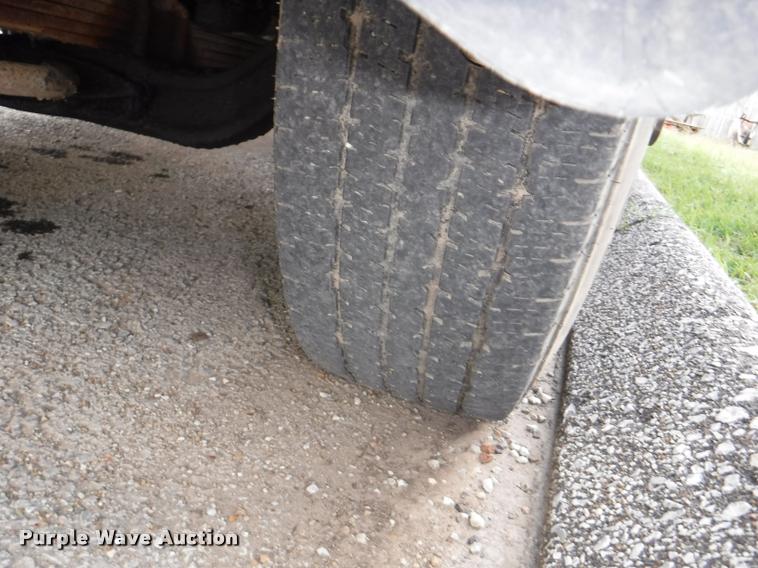 image for item K5911 2004 Mitsubishi Fuso FE640 flatbed truck