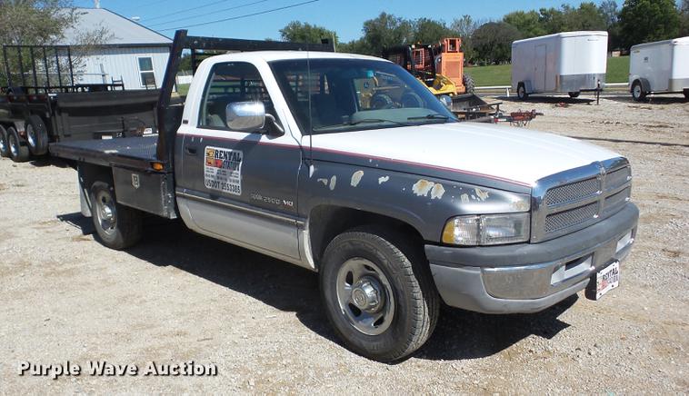 image for item K6366 1995 Dodge Ram 2500 HD flatbed pickup truck