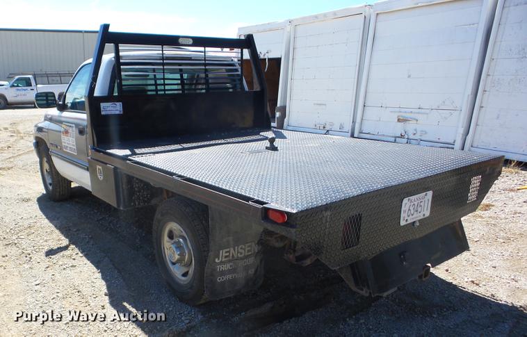 image for item K6366 1995 Dodge Ram 2500 HD flatbed pickup truck