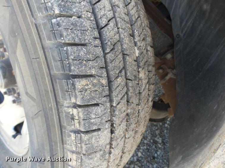 image for item K6366 1995 Dodge Ram 2500 HD flatbed pickup truck