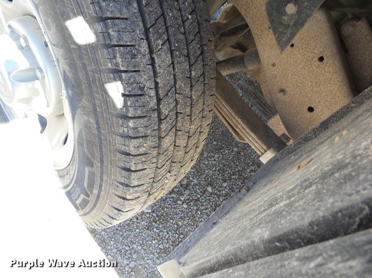 image for item K6366 1995 Dodge Ram 2500 HD flatbed pickup truck