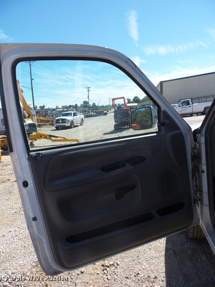 image for item K6366 1995 Dodge Ram 2500 HD flatbed pickup truck