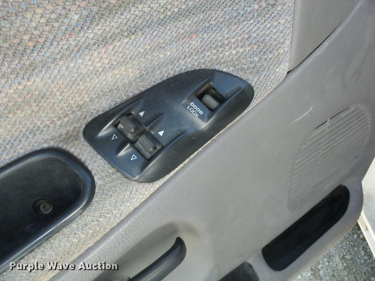 image for item K6366 1995 Dodge Ram 2500 HD flatbed pickup truck