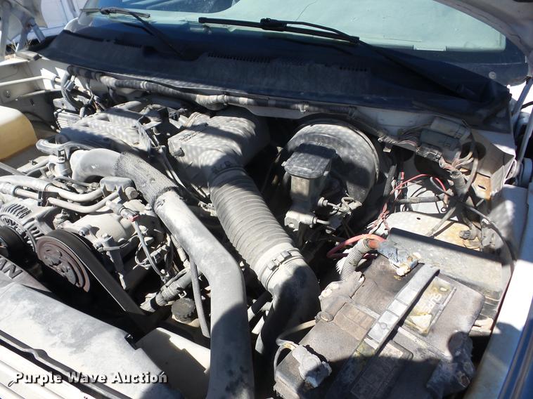 image for item K6366 1995 Dodge Ram 2500 HD flatbed pickup truck