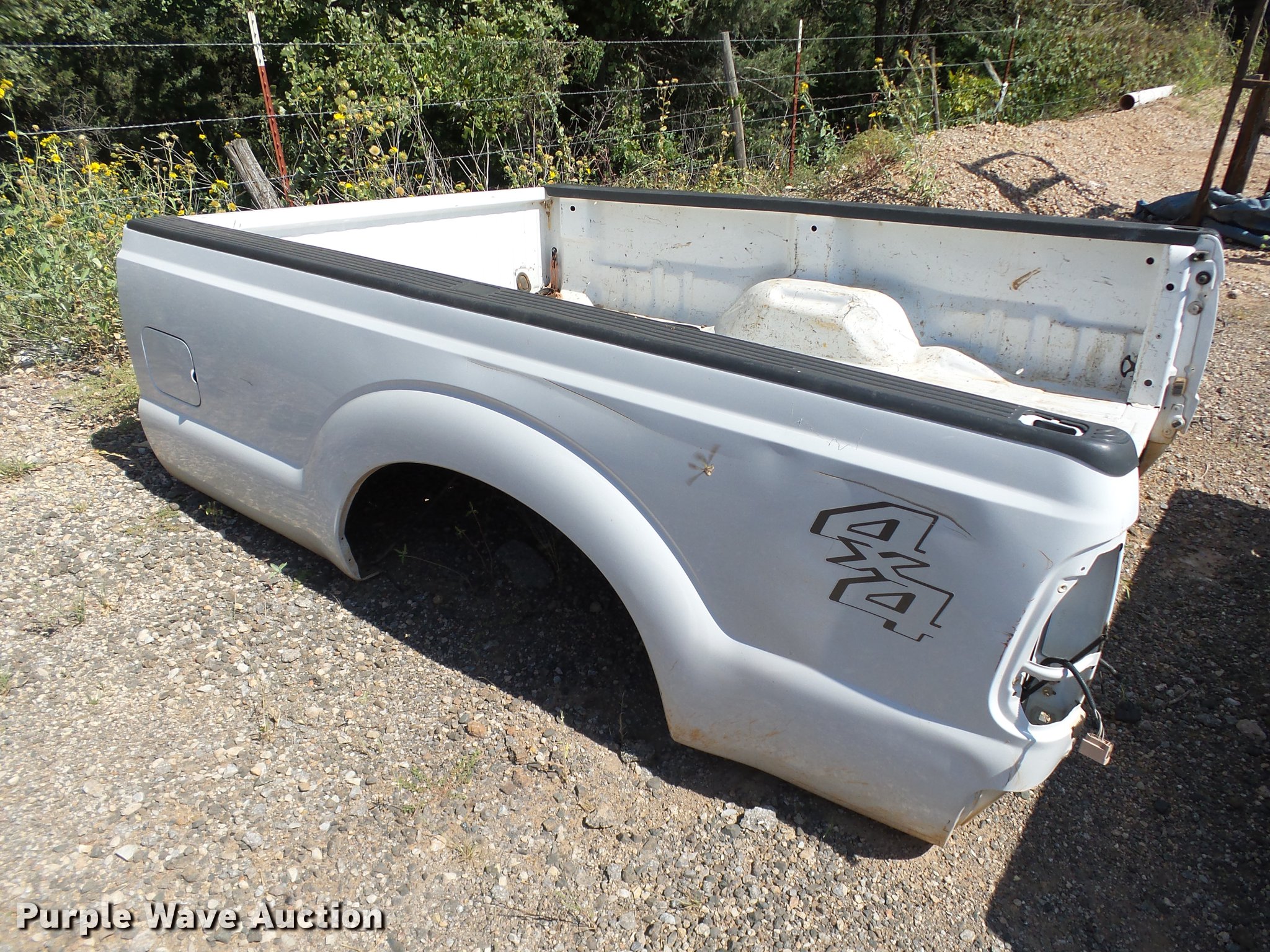 (3) Ford pickup truck beds in Edmond, OK Item AO9399 sold Purple Wave