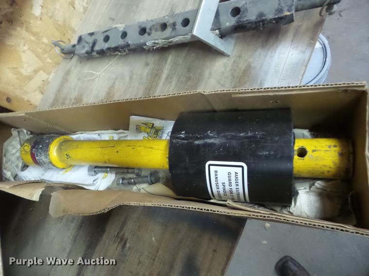 image for item AY9680 Bush Hog PDH2102 post hole auger