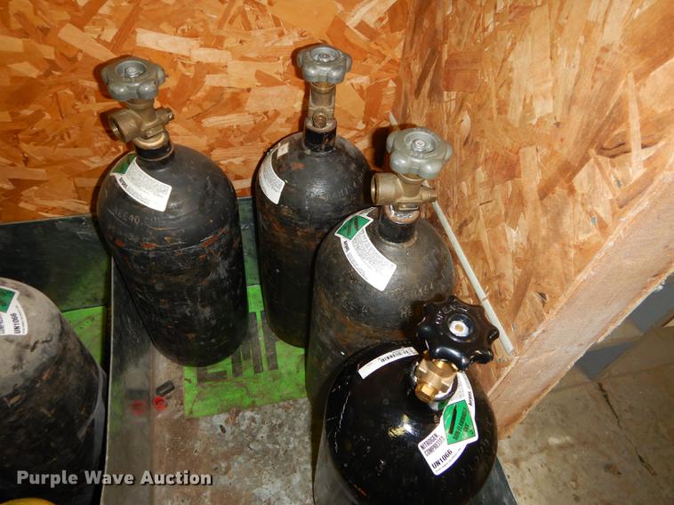 image for item DS9816 (19) bottles of gas