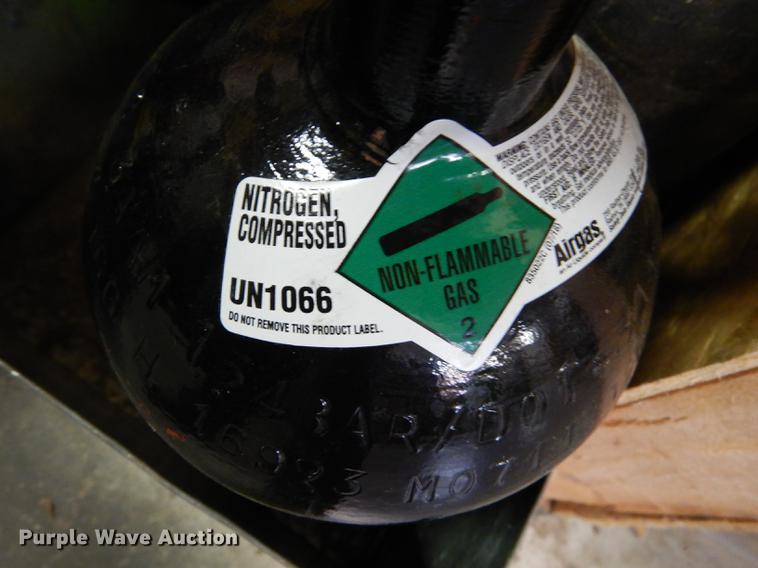 image for item DS9816 (19) bottles of gas