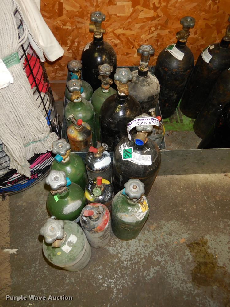 image for item DS9816 (19) bottles of gas