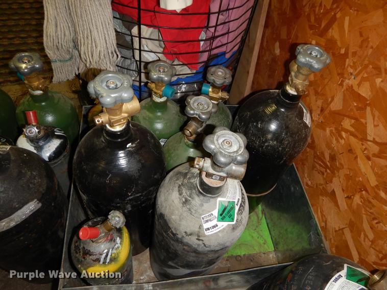 image for item DS9816 (19) bottles of gas