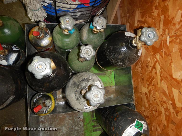 image for item DS9816 (19) bottles of gas