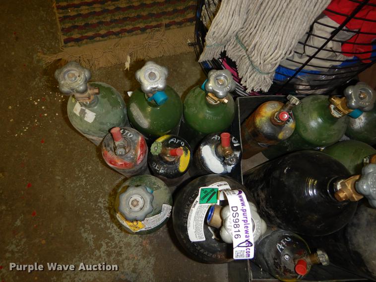 image for item DS9816 (19) bottles of gas