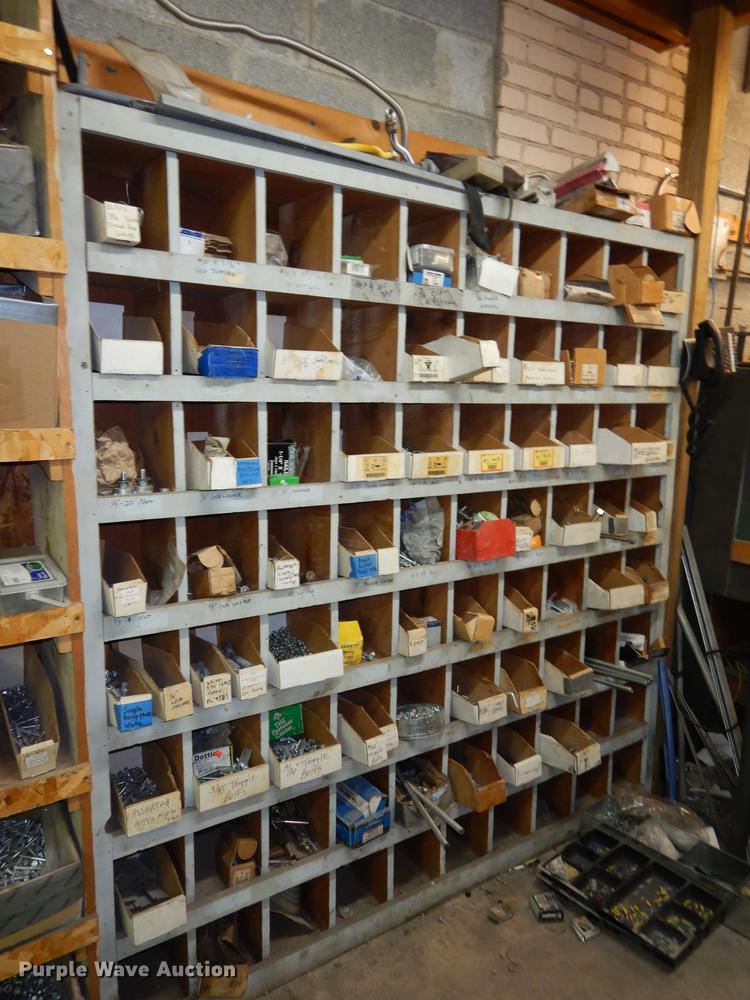 Hardware in Chanute, KS Item DS9821 sold Purple Wave