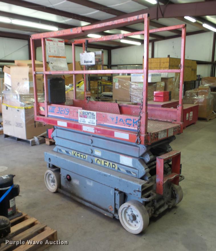 image for item DS9860 Skyjack SJIII 3219 scissor lift