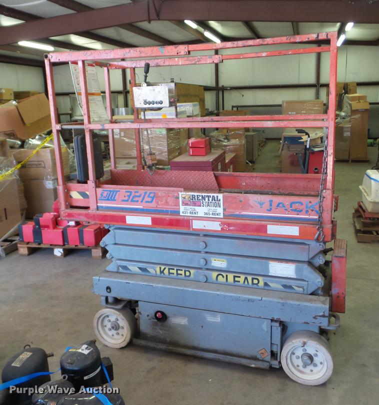 image for item DS9860 Skyjack SJIII 3219 scissor lift