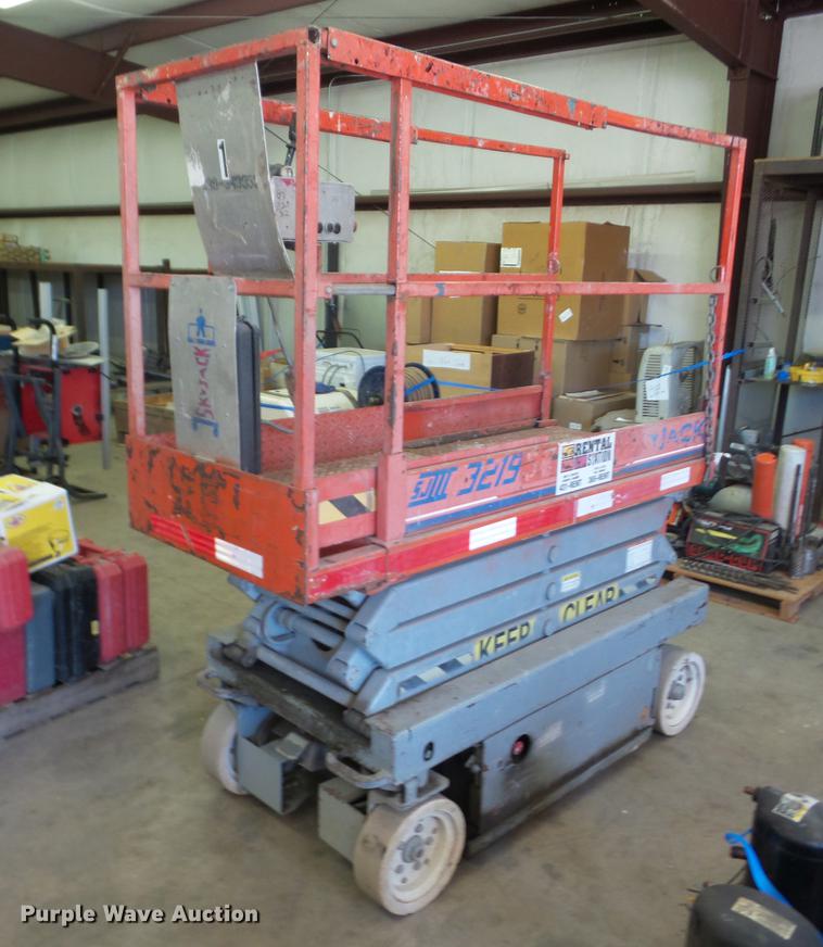 image for item DS9860 Skyjack SJIII 3219 scissor lift