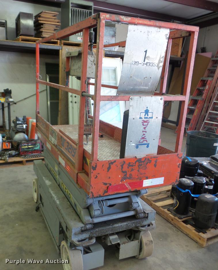image for item DS9860 Skyjack SJIII 3219 scissor lift