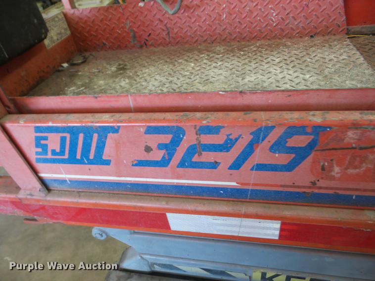image for item DS9860 Skyjack SJIII 3219 scissor lift