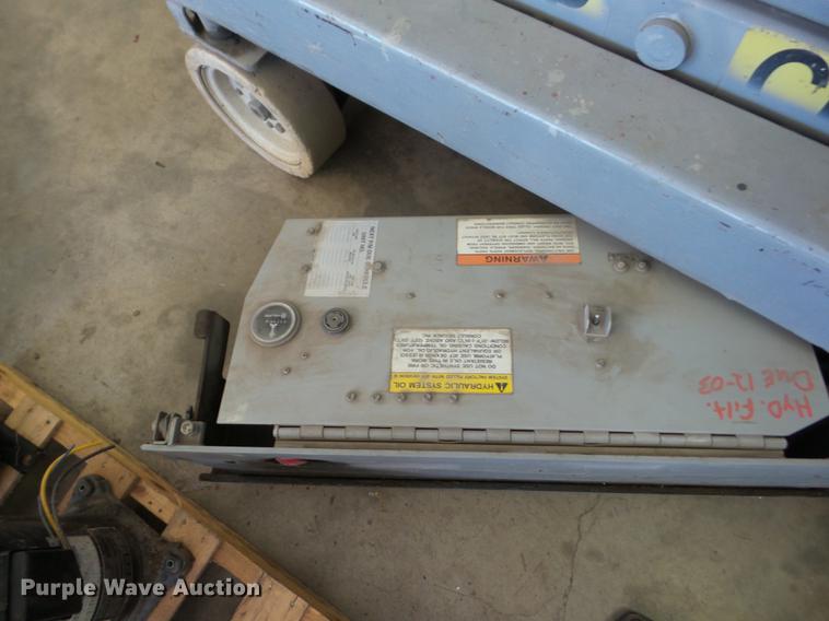 image for item DS9860 Skyjack SJIII 3219 scissor lift