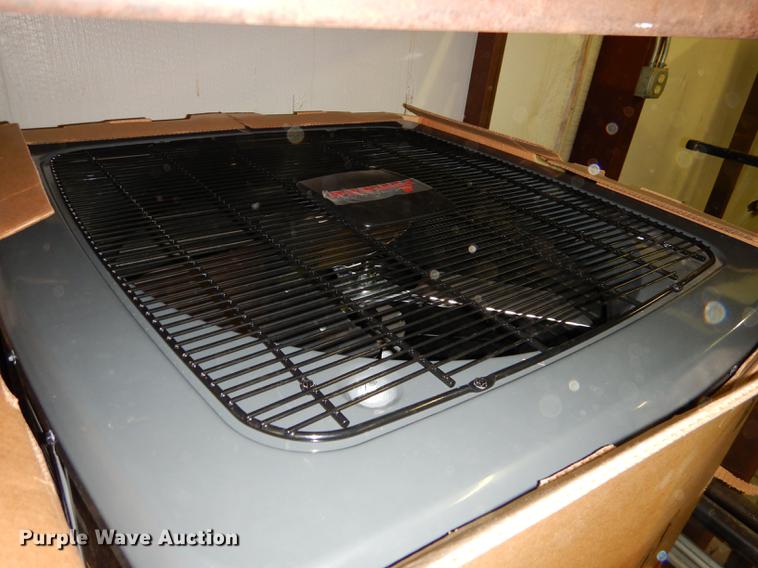 image for item DS9886 Amana AC unit