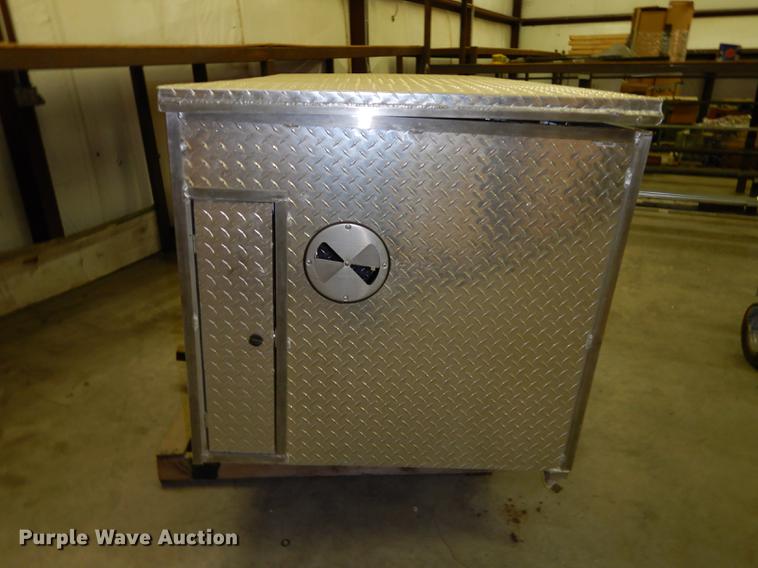 image for item DS9887 Cheyenne aluminum dog box