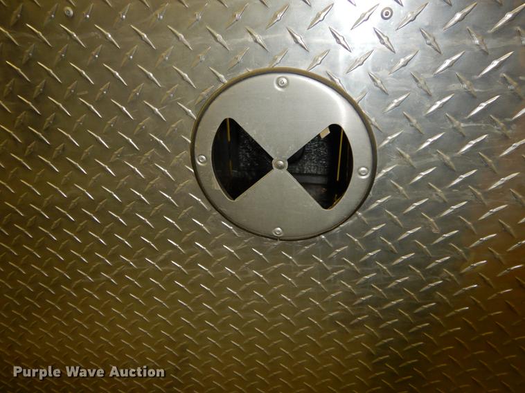 image for item DS9887 Cheyenne aluminum dog box