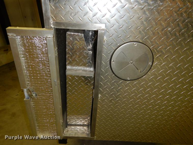 image for item DS9887 Cheyenne aluminum dog box