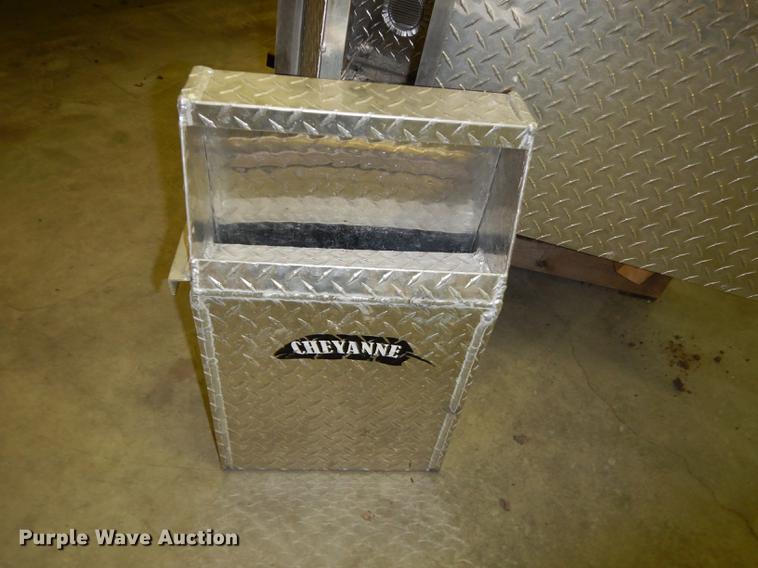 image for item DS9887 Cheyenne aluminum dog box