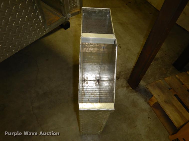 image for item DS9887 Cheyenne aluminum dog box