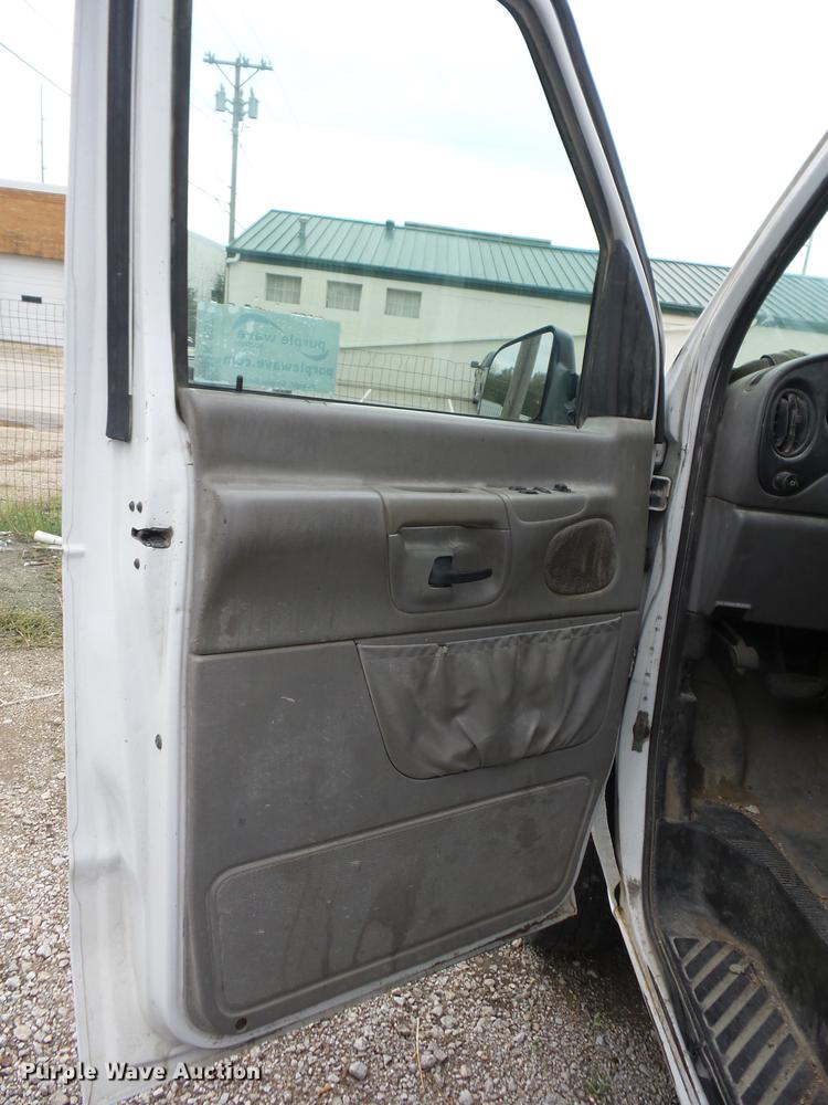 image for item K6371 2001 Ford Econoline E250 Extended van
