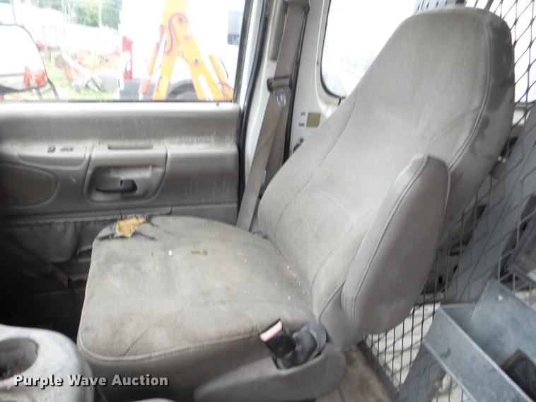 image for item K6371 2001 Ford Econoline E250 Extended van