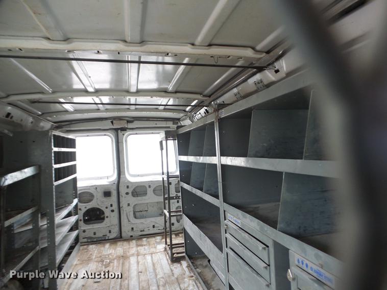 image for item K6371 2001 Ford Econoline E250 Extended van