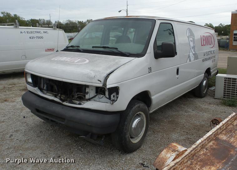 image for item K6372 2005 Ford E250 Extended van