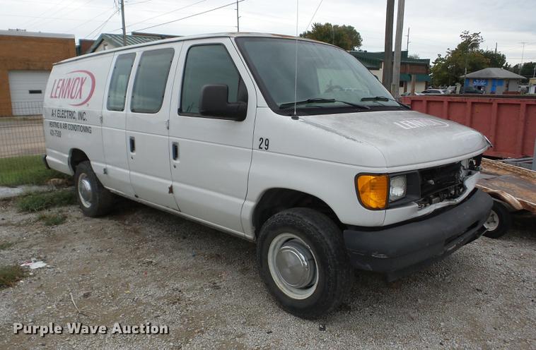image for item K6372 2005 Ford E250 Extended van