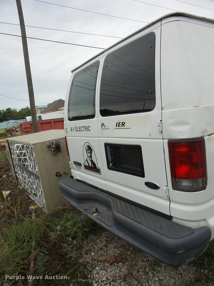 image for item K6372 2005 Ford E250 Extended van
