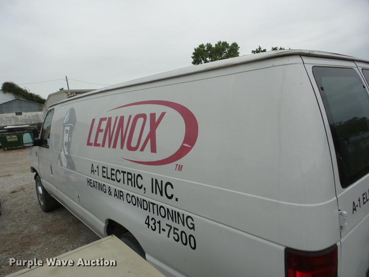 image for item K6372 2005 Ford E250 Extended van