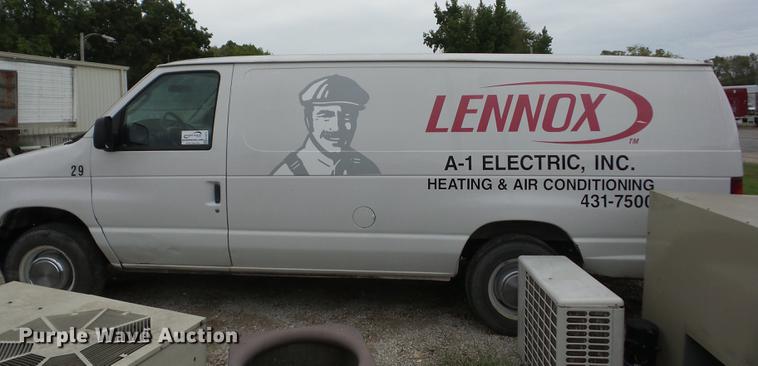 image for item K6372 2005 Ford E250 Extended van