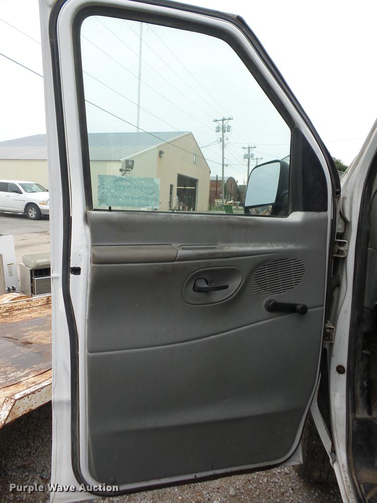 image for item K6372 2005 Ford E250 Extended van