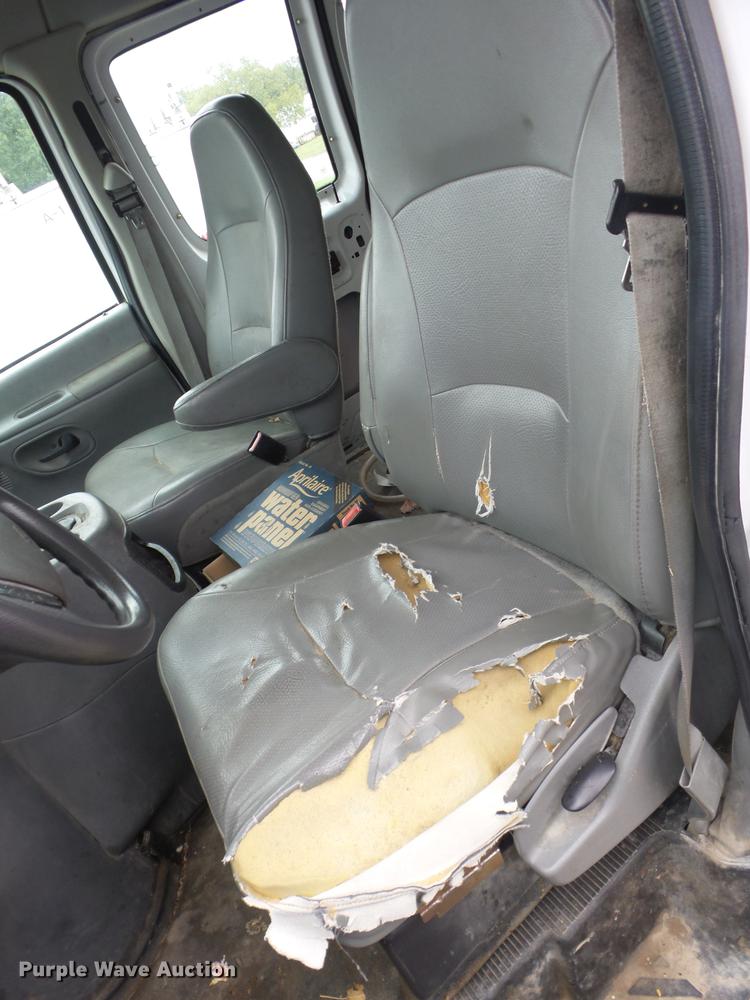 image for item K6372 2005 Ford E250 Extended van